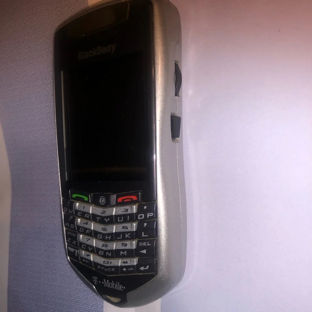 BlackBerry 7105t Gray/Silver T-Mobile Cell Phone Original w Holder Case